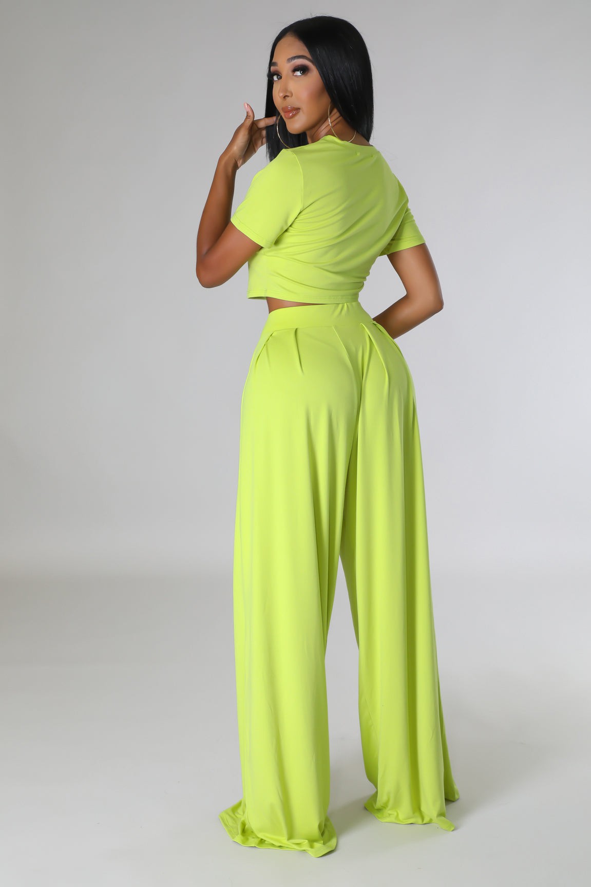 CONJUNTO TIFFANY TOP CORTO Y PANTALONES ANCHOS